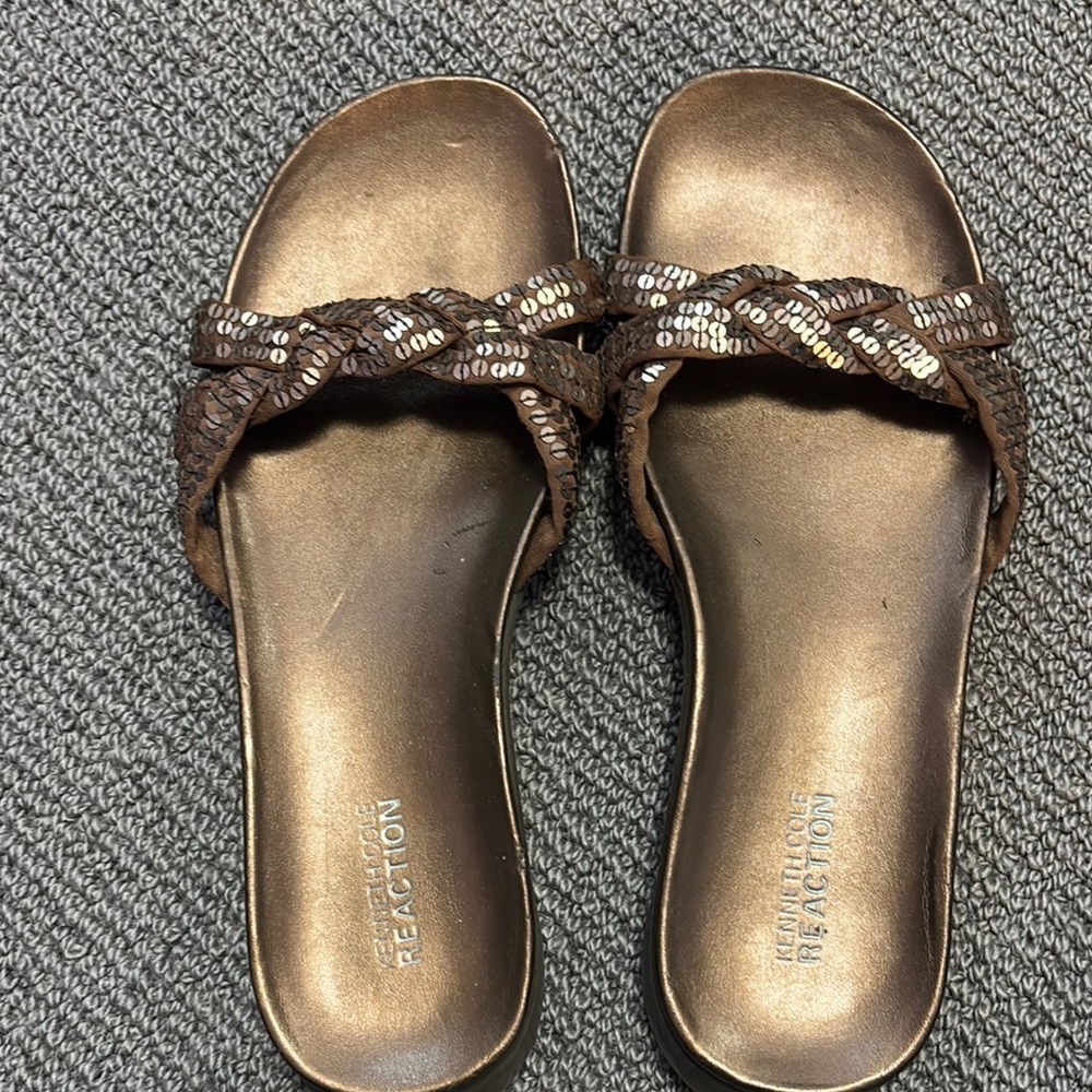 Kenneth Cole Reaction Brown Sandals with Chic Design